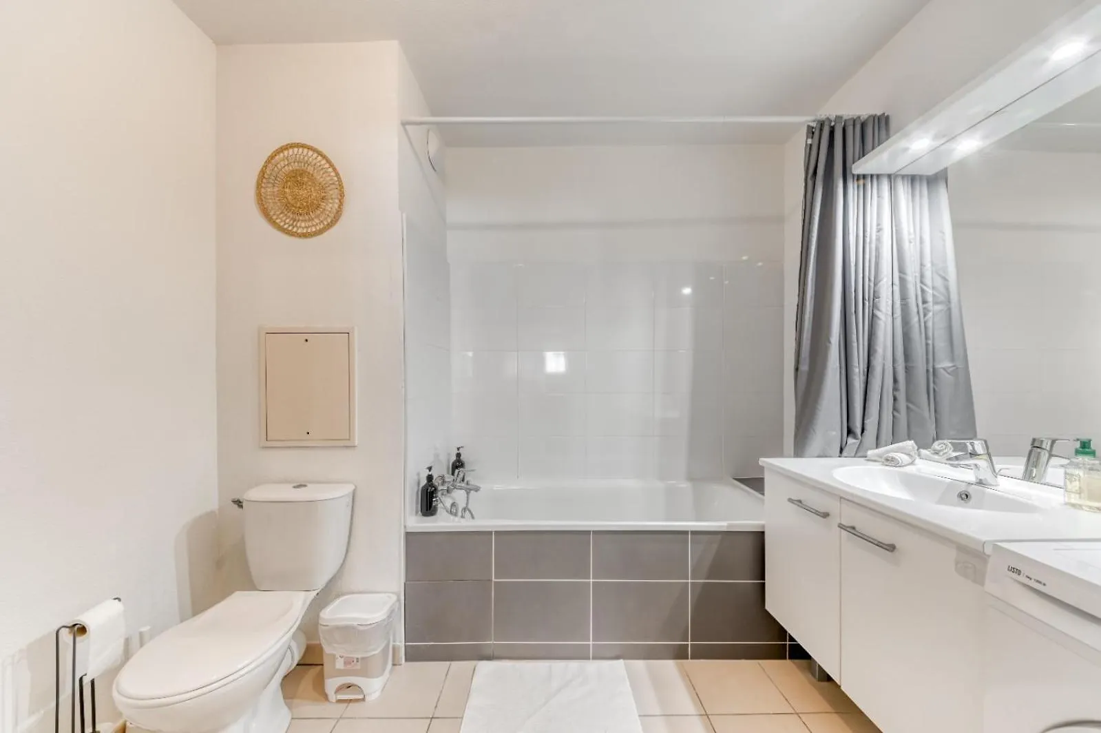 Joli Studio Haut Standing A 100M Du Tram T3 Villeurbanne